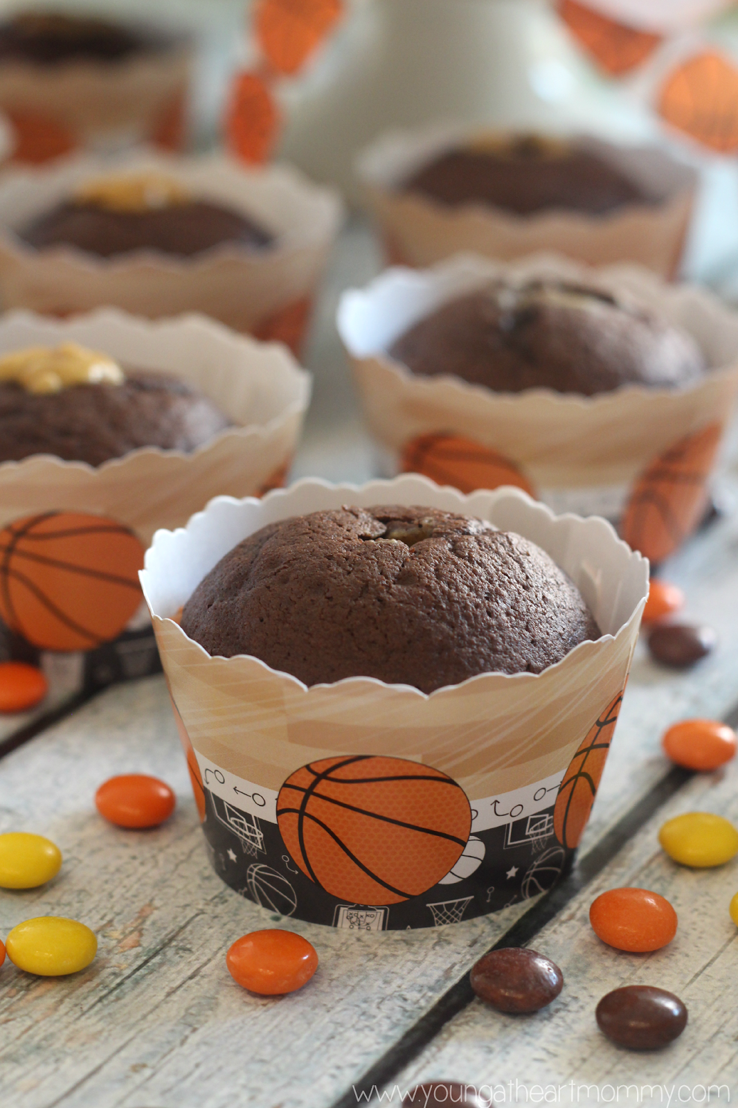 REESE'S Peanut Butter Basketball Cupcakes