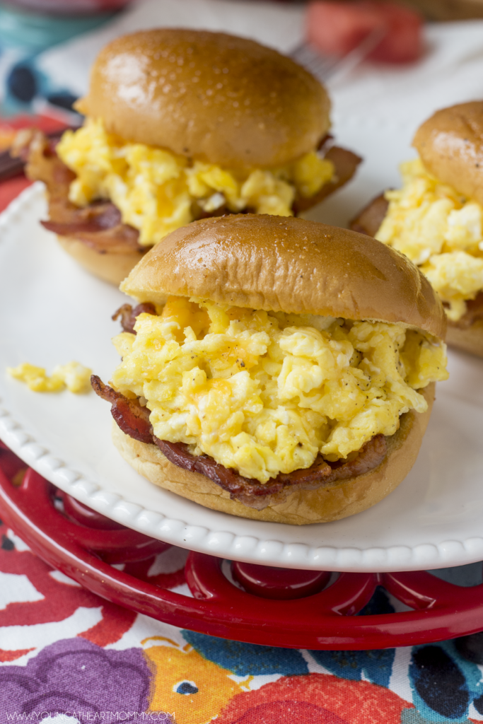 Cheesy Scrambled Egg And Bacon Breakfast Sandwich